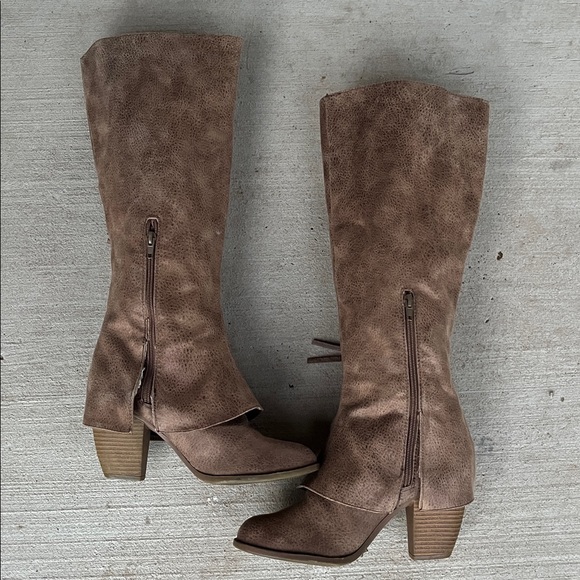 🍁🍁 Brown Knee-High Boots 🍁🍁 - Picture 2 of 7